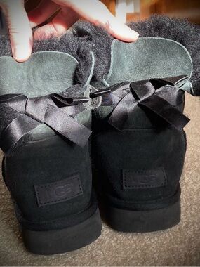 UGG Mini Bailey Bow ll Boots Size 6